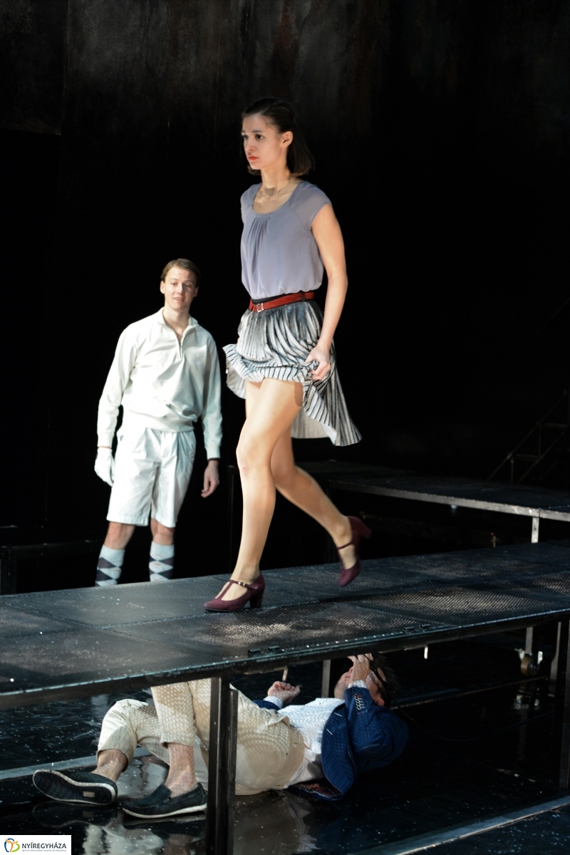 Asszony asszonynak farkasa - fotó Trifonov Éva