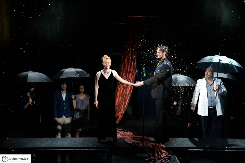 Asszony asszonynak farkasa - fotó Trifonov Éva