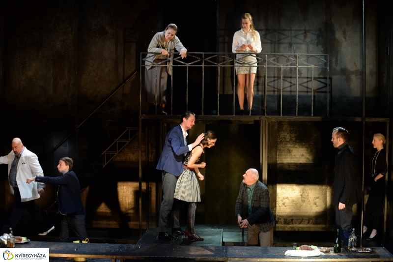 Asszony asszonynak farkasa - fotó Trifonov Éva