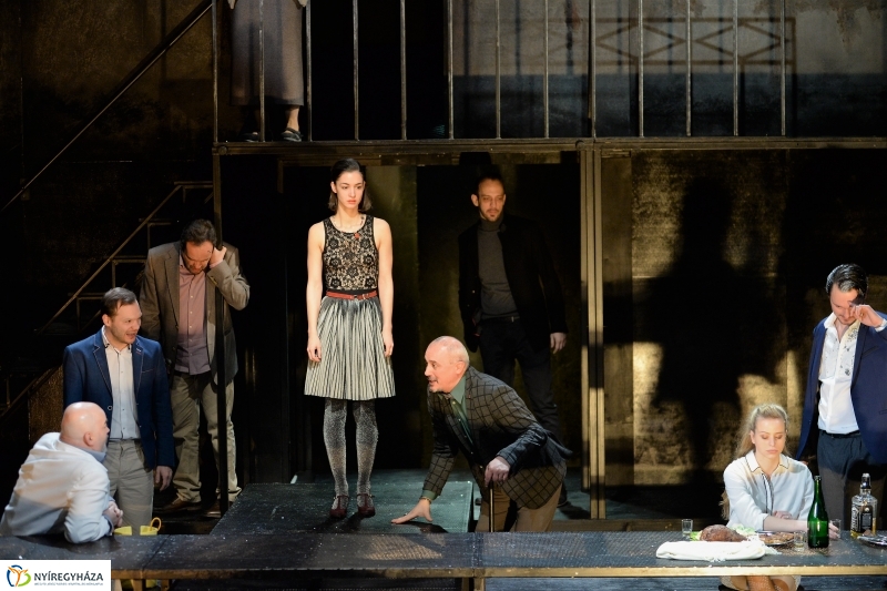 Asszony asszonynak farkasa - fotó Trifonov Éva