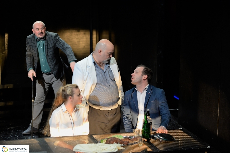 Asszony asszonynak farkasa - fotó Trifonov Éva