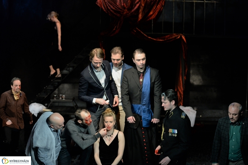 Asszony asszonynak farkasa - fotó Trifonov Éva