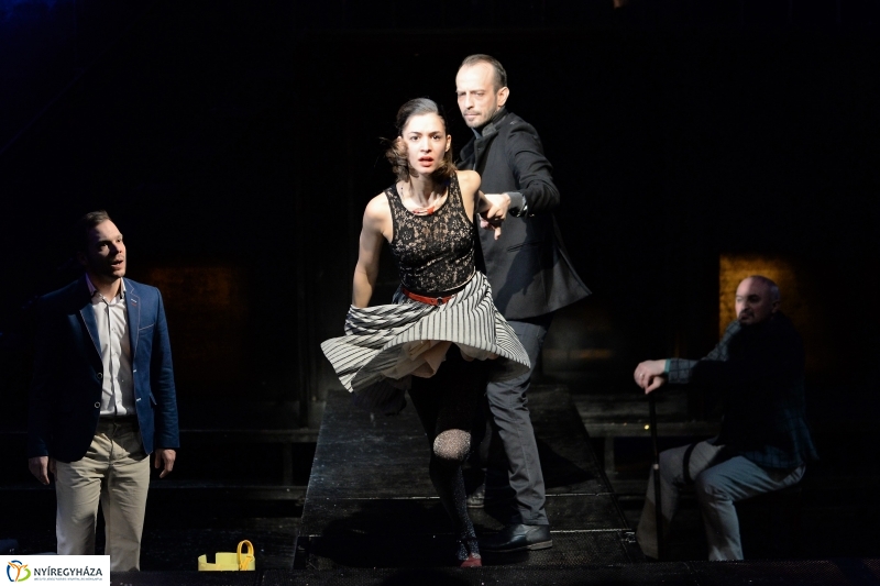 Asszony asszonynak farkasa - fotó Trifonov Éva