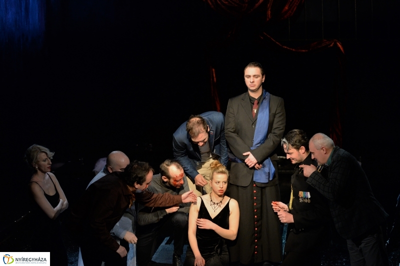 Asszony asszonynak farkasa - fotó Trifonov Éva