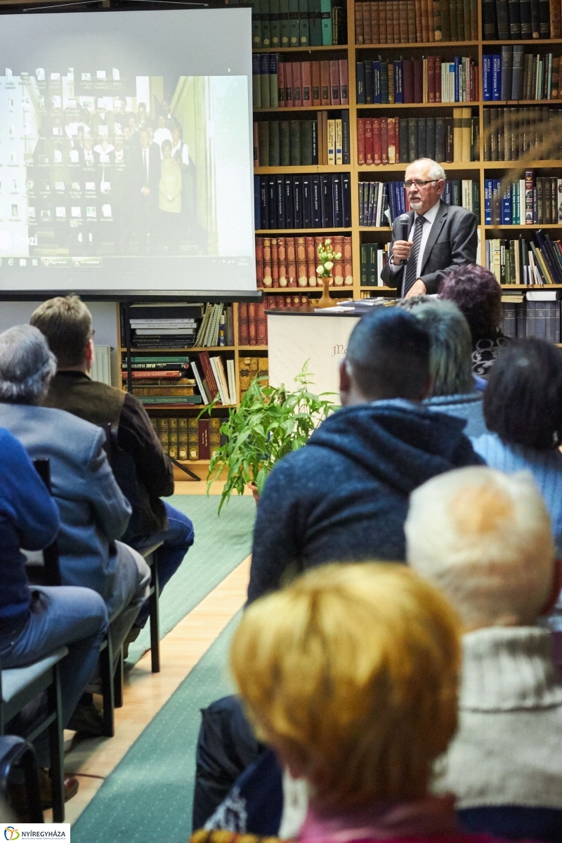 Középpontban a Himnusz - fotó Szarka Lajos
