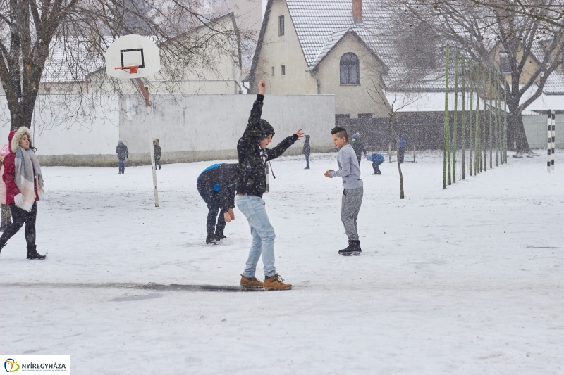 Hideg csata a Bem iskolában - fotó Szarka Lajos