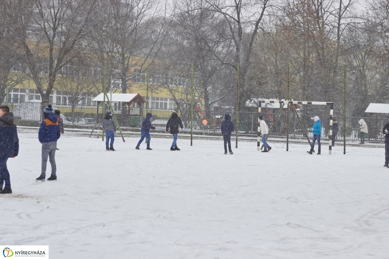 Hideg csata a Bem iskolában - fotó Szarka Lajos