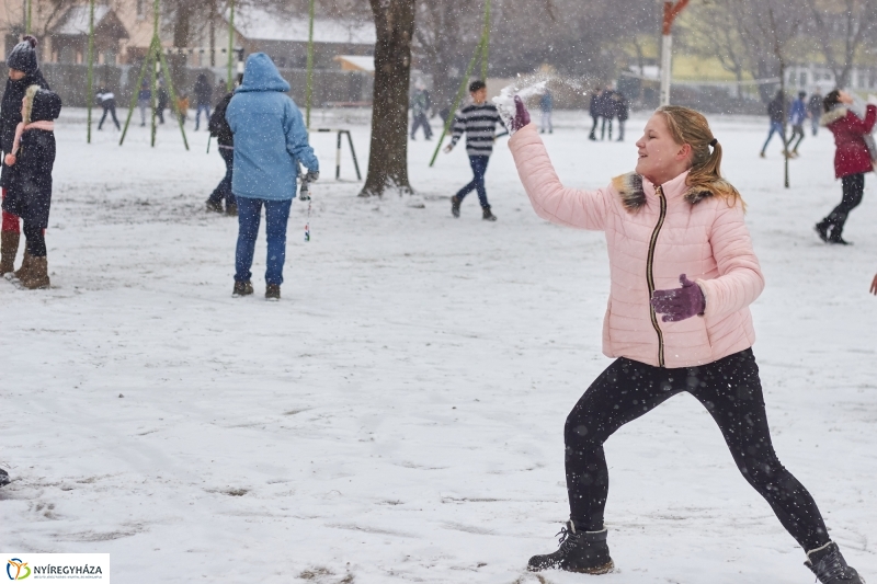 Hideg csata a Bem iskolában - fotó Szarka Lajos