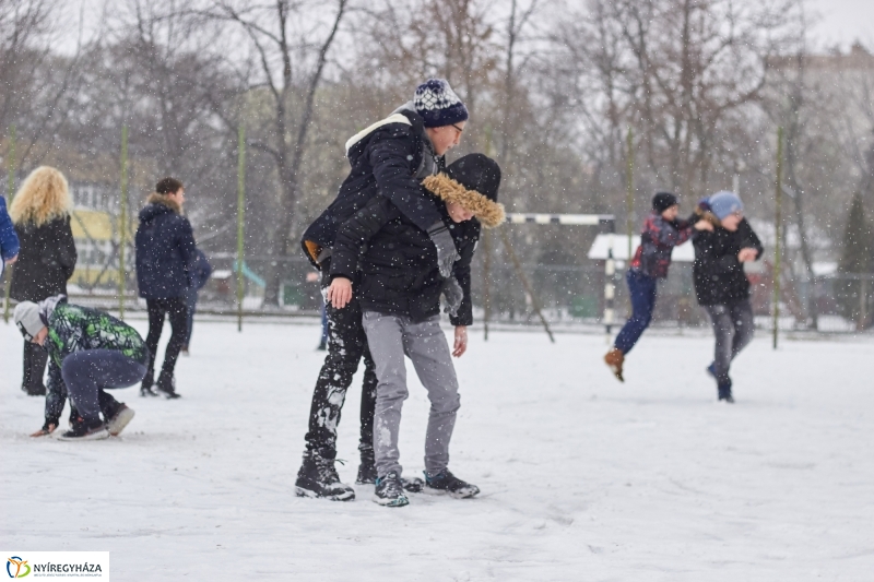 Hideg csata a Bem iskolában - fotó Szarka Lajos