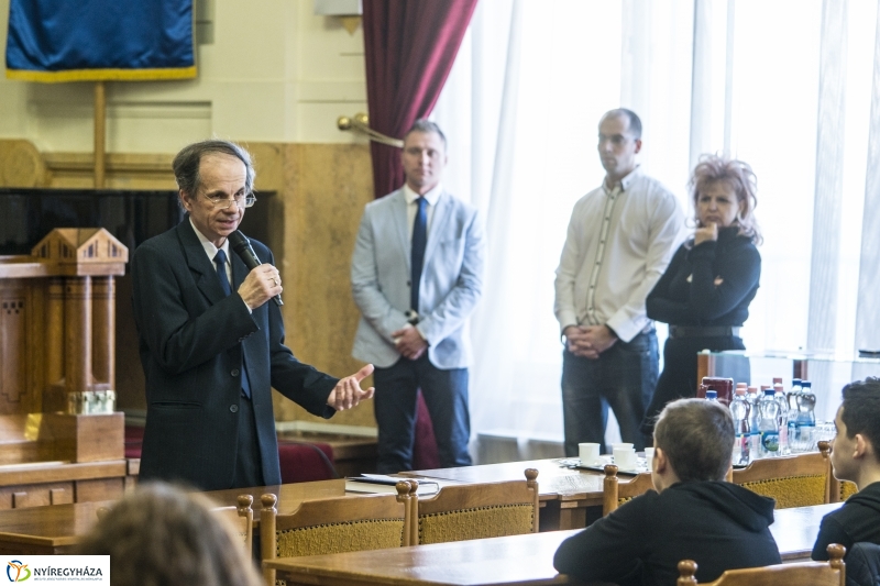 Tárlatvezetés a Megyeházán - fotó: Kohut Árpád