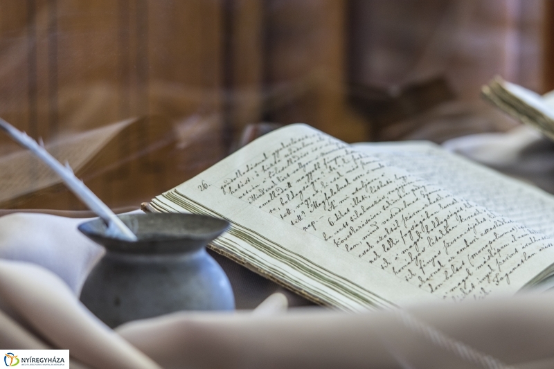 Tárlatvezetés a Megyeházán - fotó: Kohut Árpád