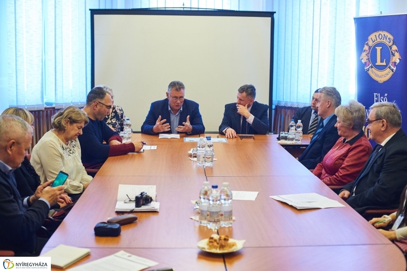 Lions adomány a kórháznak -  fotó Szarka Lajos