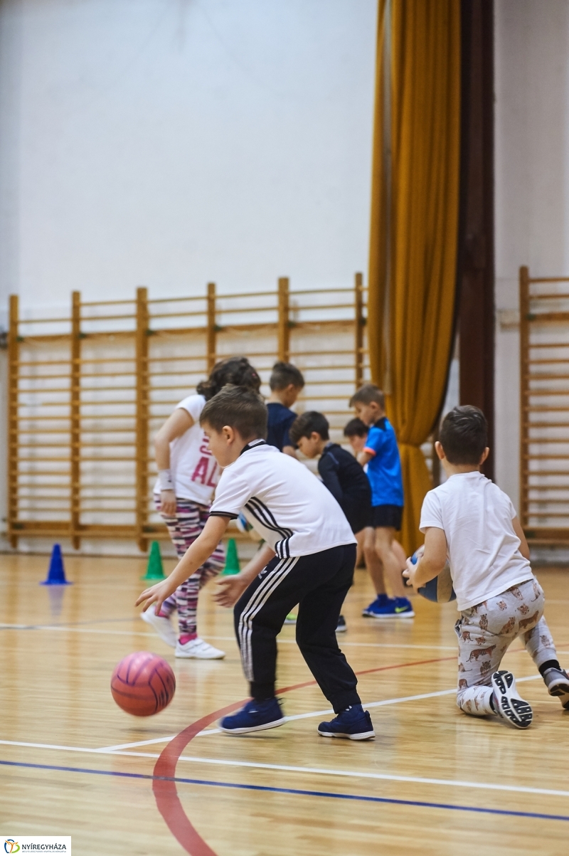 Mozdulj Nyíregyháza Kölyökatlétika - fotó Szarka Lajos