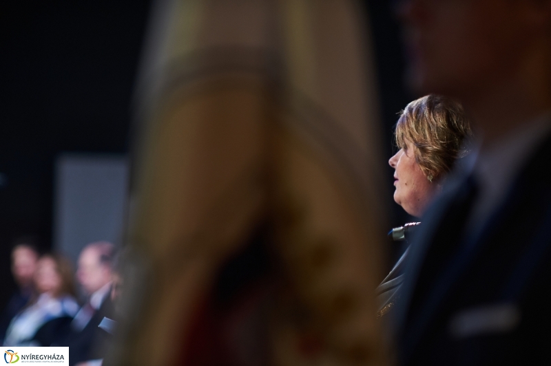 Diplomák az egyetemen 1 - fotó Szarka Lajos