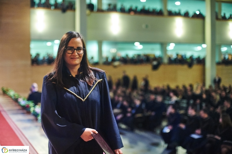 Diplomák az egyetemen 2 - fotó Szarka Lajos