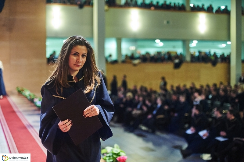 Diplomák az egyetemen 2 - fotó Szarka Lajos