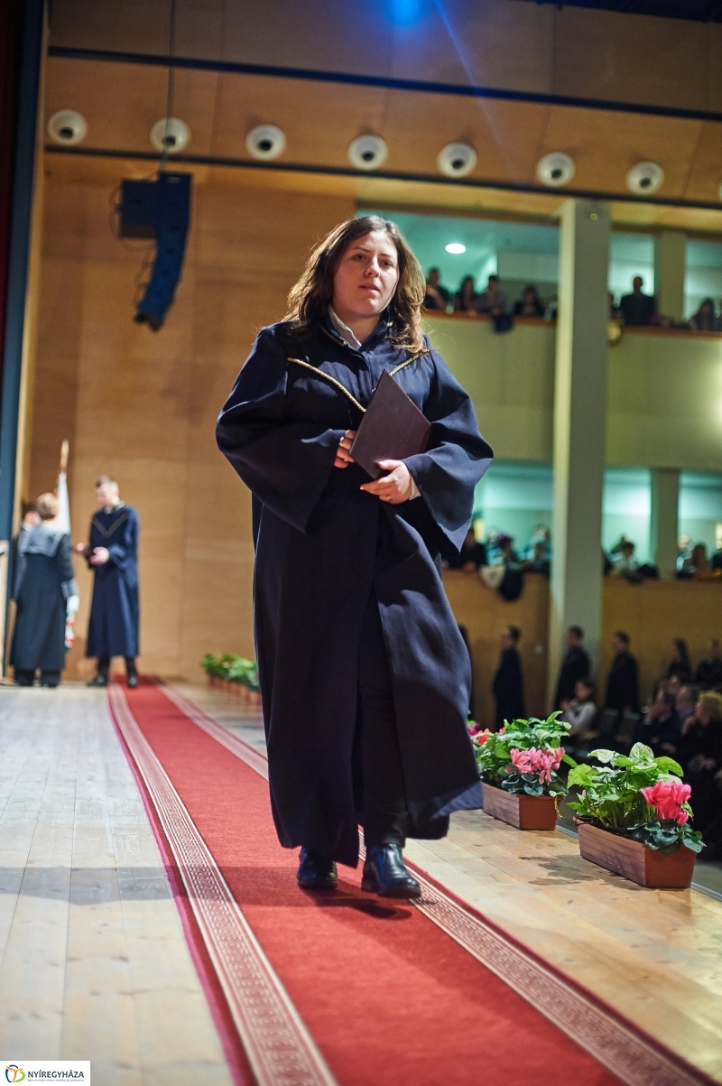 Diplomák az egyetemen 2 - fotó Szarka Lajos