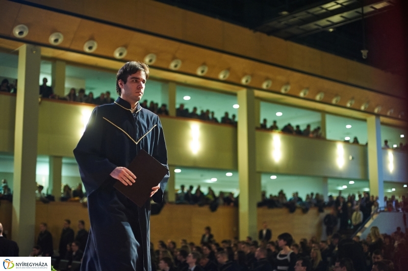 Diplomák az egyetemen 2 - fotó Szarka Lajos