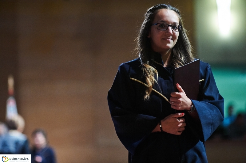 Diplomák az egyetemen 2 - fotó Szarka Lajos