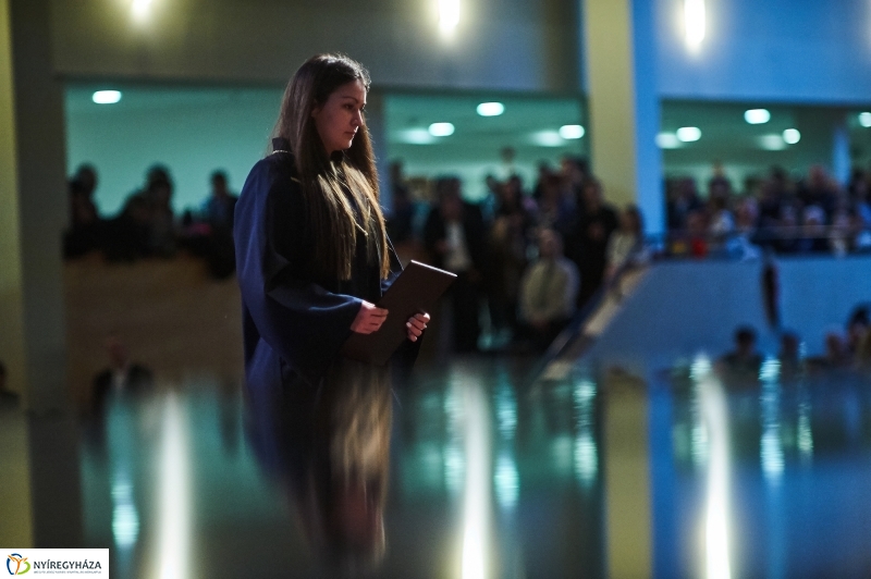 Diplomák az egyetemen 2 - fotó Szarka Lajos