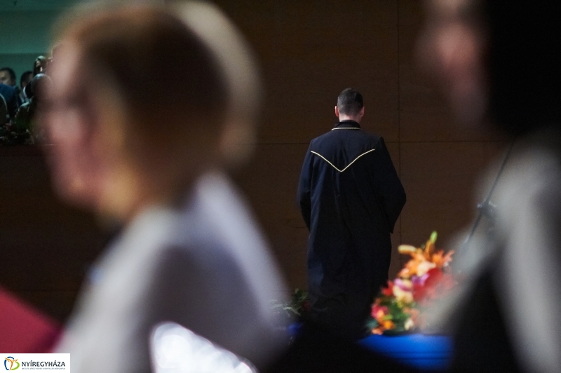 Diplomák az egyetemen 2 - fotó Szarka Lajos