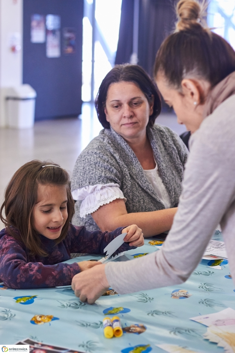 Kultúrházak éjjel-nappal - fotó Szarka Lajos