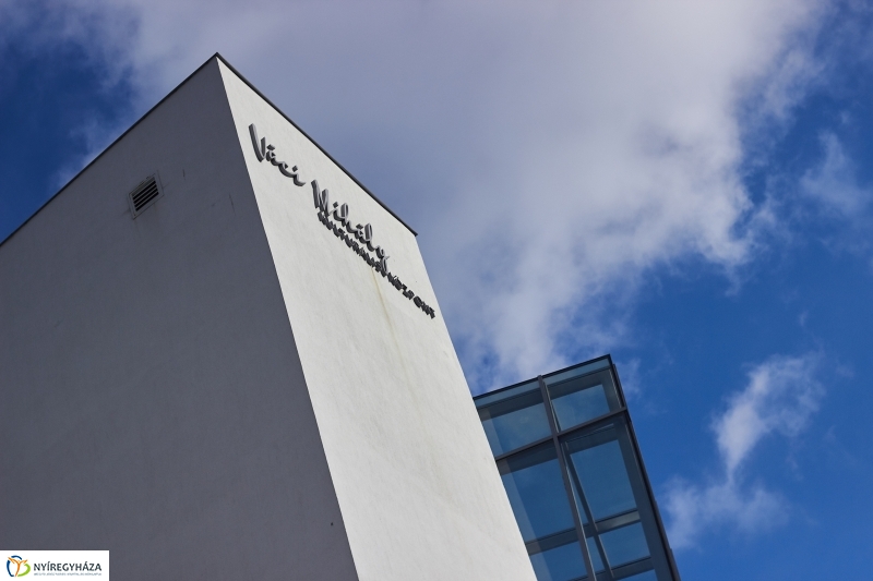 Kultúrházak éjjel-nappal - fotó Szarka Lajos