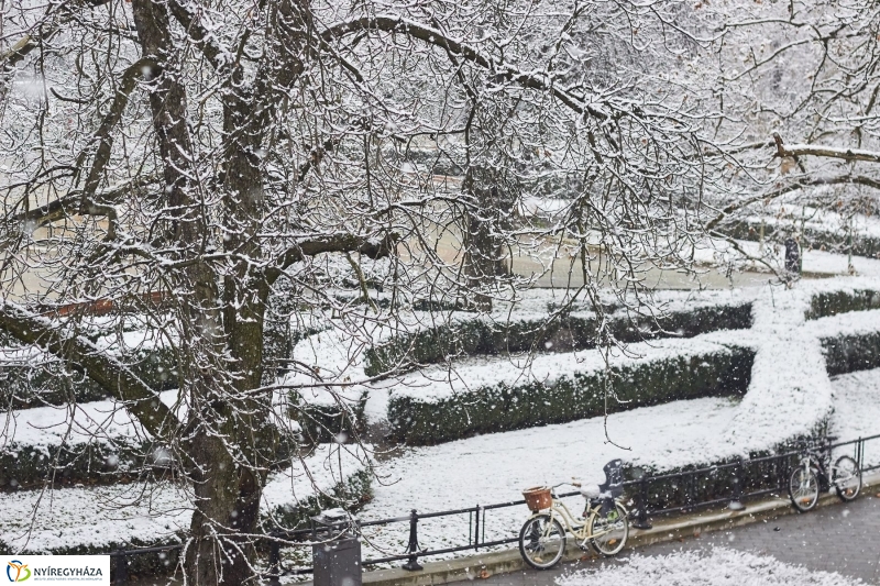 Belváros hóesésben - fotó Szarka Lajos