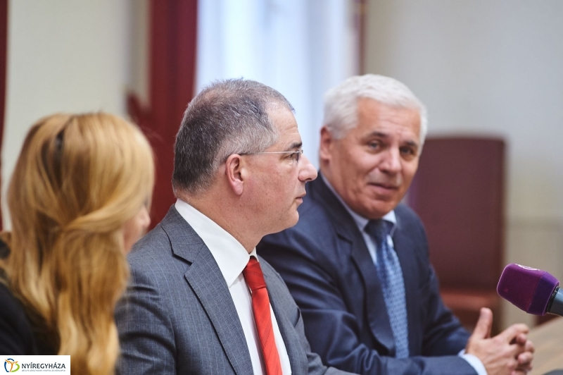 Miniszteri sajtótájékoztató a Városházán - fotó Szarka Lajos