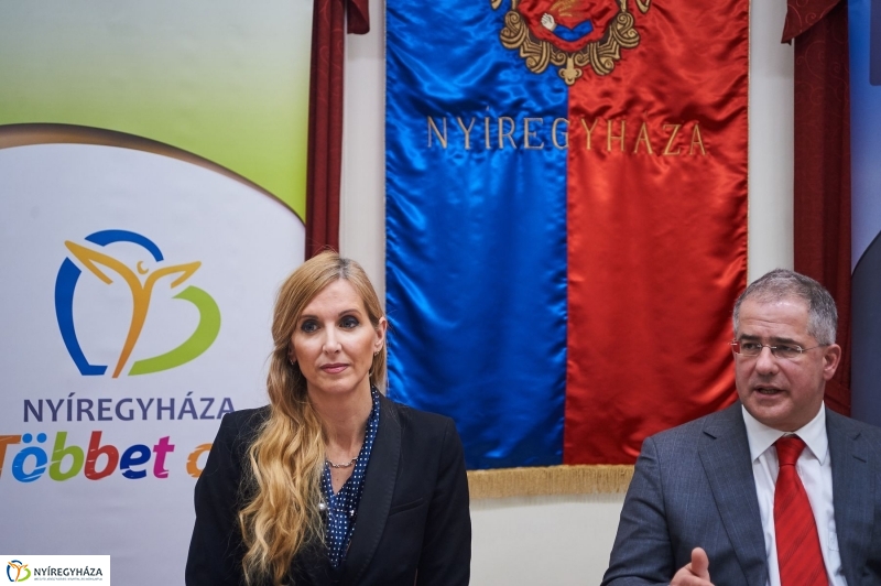 Miniszteri sajtótájékoztató a Városházán - fotó Szarka Lajos