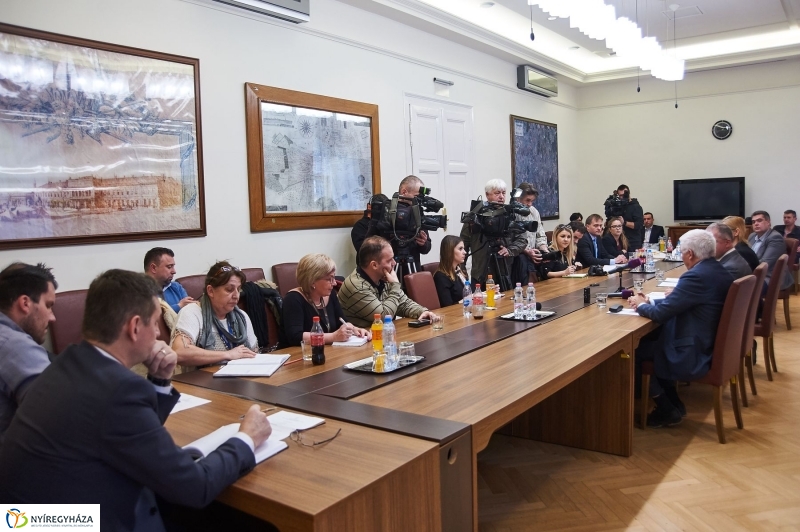 Miniszteri sajtótájékoztató a Városházán - fotó Szarka Lajos