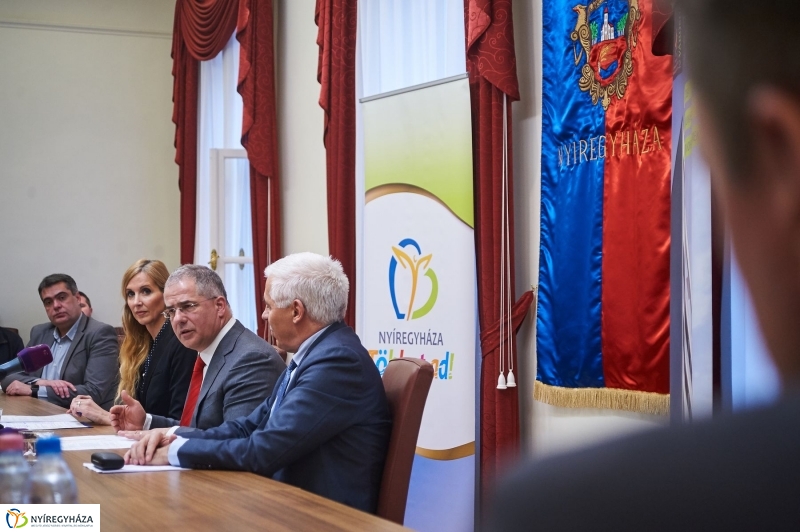 Miniszteri sajtótájékoztató a Városházán - fotó Szarka Lajos