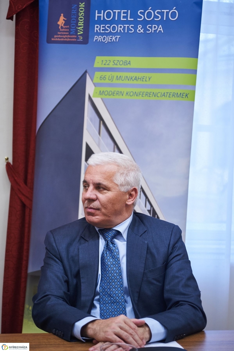 Miniszteri sajtótájékoztató a Városházán - fotó Szarka Lajos