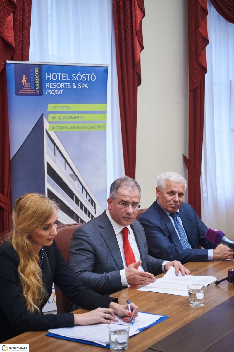 Miniszteri sajtótájékoztató a Városházán - fotó Szarka Lajos