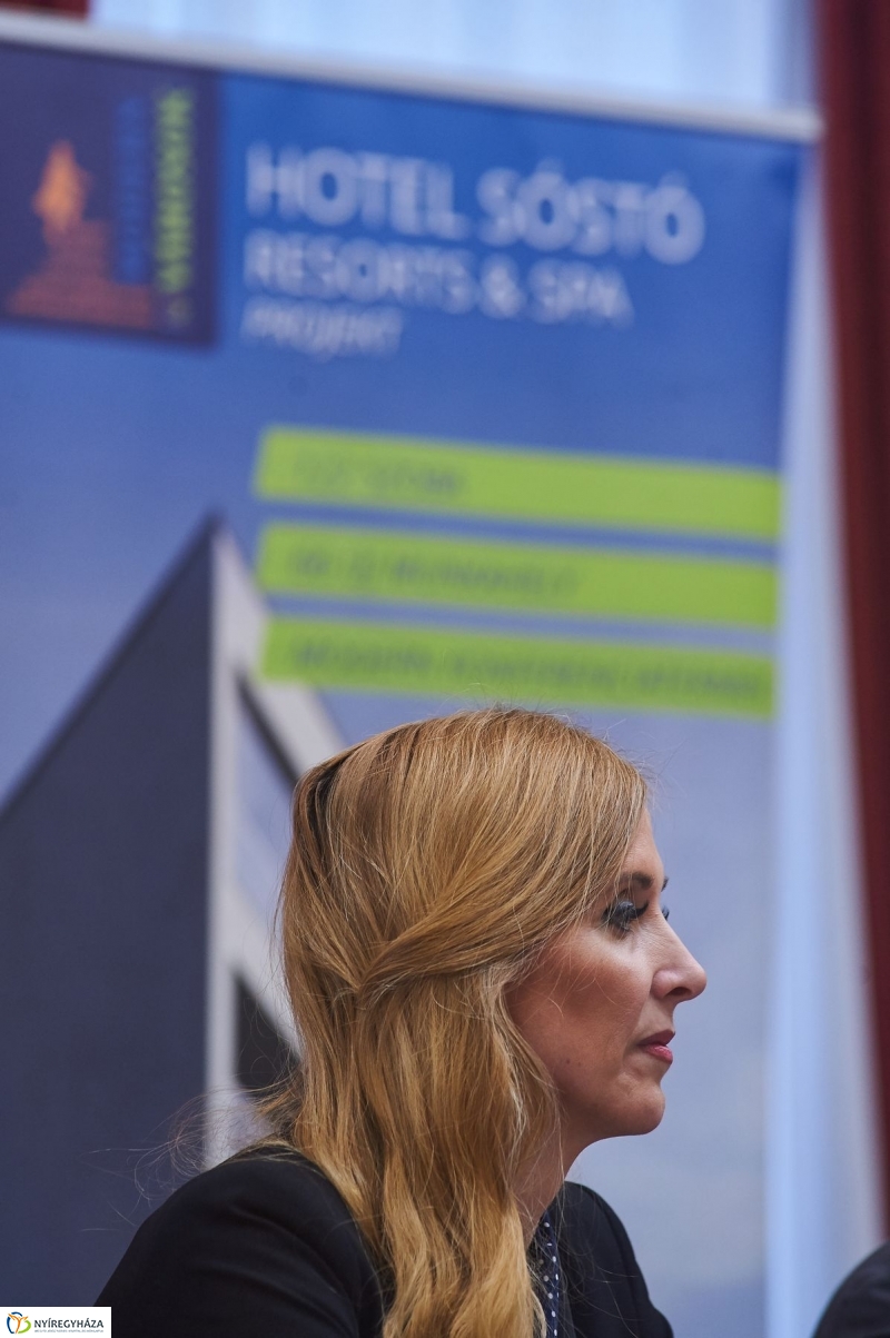 Miniszteri sajtótájékoztató a Városházán - fotó Szarka Lajos