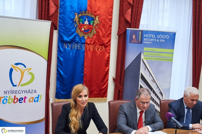 Miniszteri sajtótájékoztató a Városházán - fotó Szarka Lajos