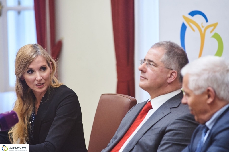 Miniszteri sajtótájékoztató a Városházán - fotó Szarka Lajos