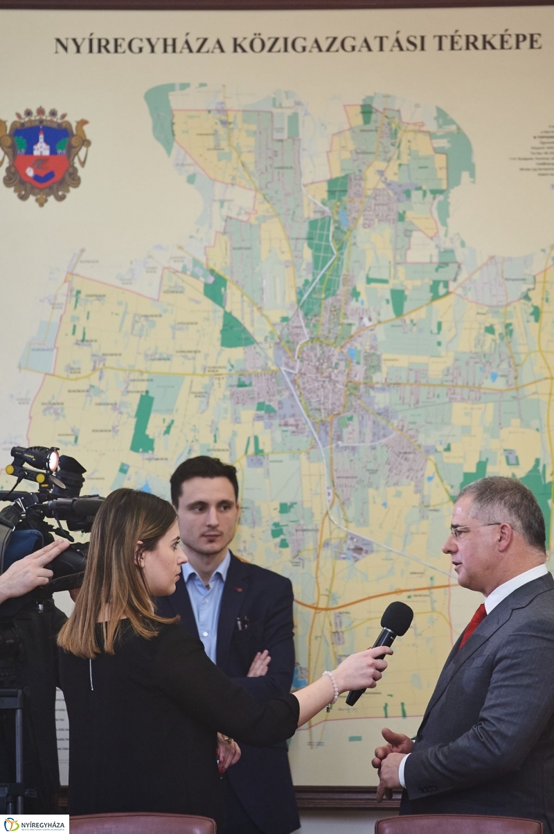 Miniszteri sajtótájékoztató a Városházán - fotó Szarka Lajos