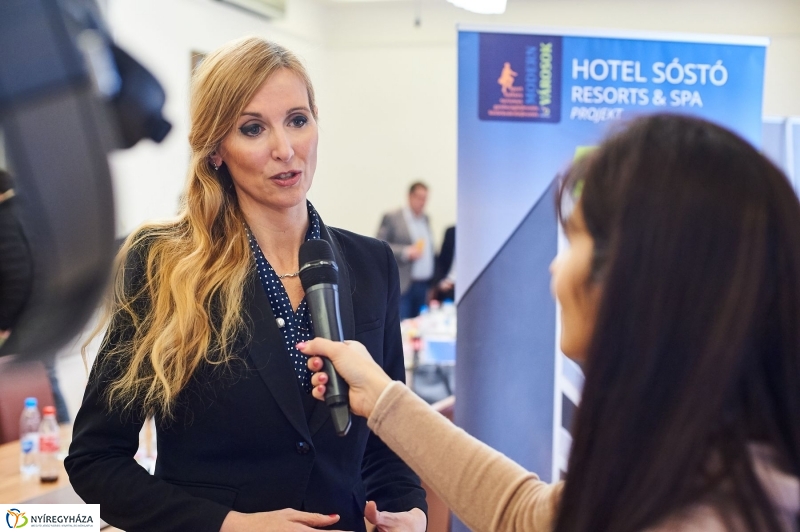 Miniszteri sajtótájékoztató a Városházán - fotó Szarka Lajos