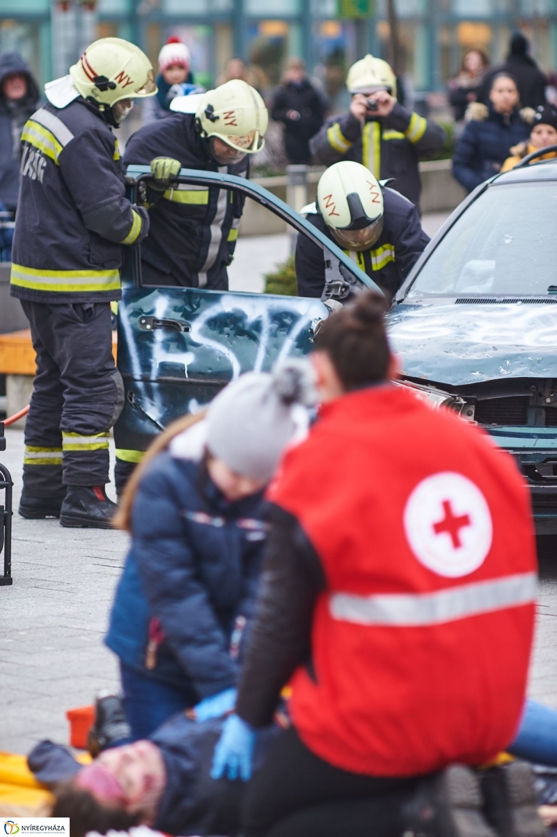 Életmentő gyakorlat - fotó Szarka Lajos