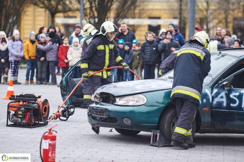 Életmentő gyakorlat - fotó Szarka Lajos