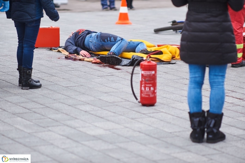 Életmentő gyakorlat - fotó Szarka Lajos