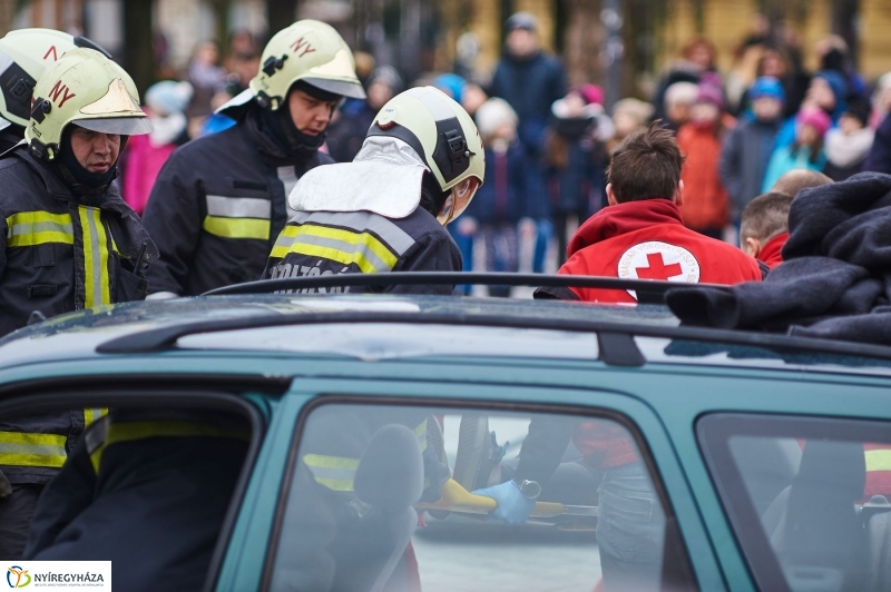 Életmentő gyakorlat - fotó Szarka Lajos