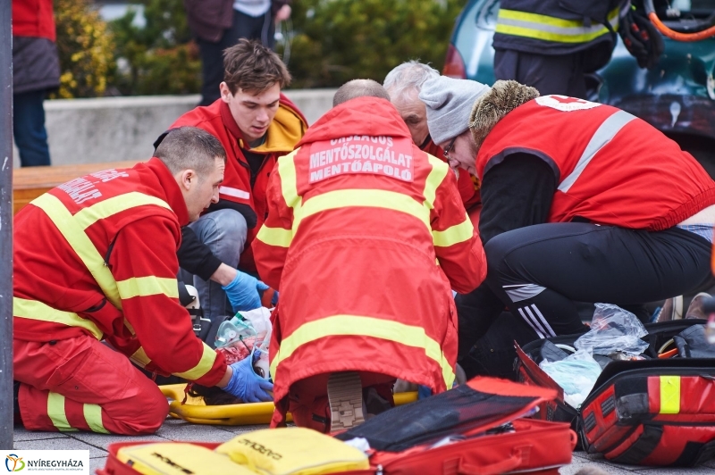 Életmentő gyakorlat - fotó Szarka Lajos