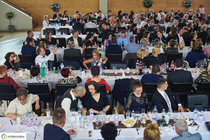 Bál az egyetemen - fotó Szarka Lajos