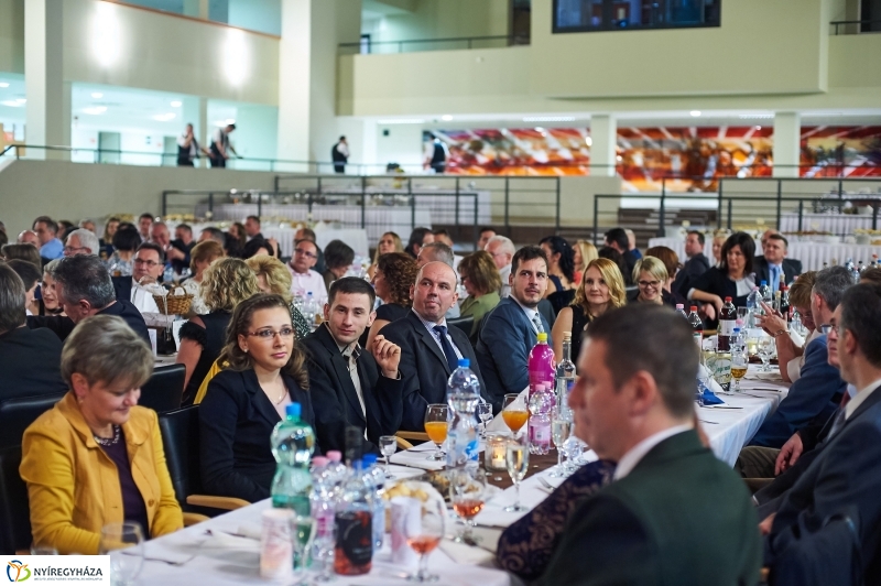 Bál az egyetemen - fotó Szarka Lajos