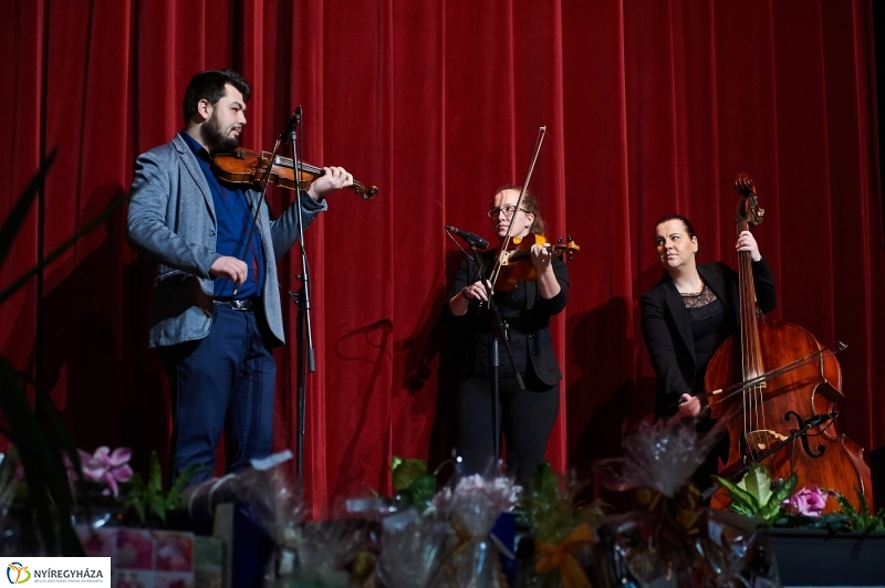 Bál az egyetemen - fotó Szarka Lajos