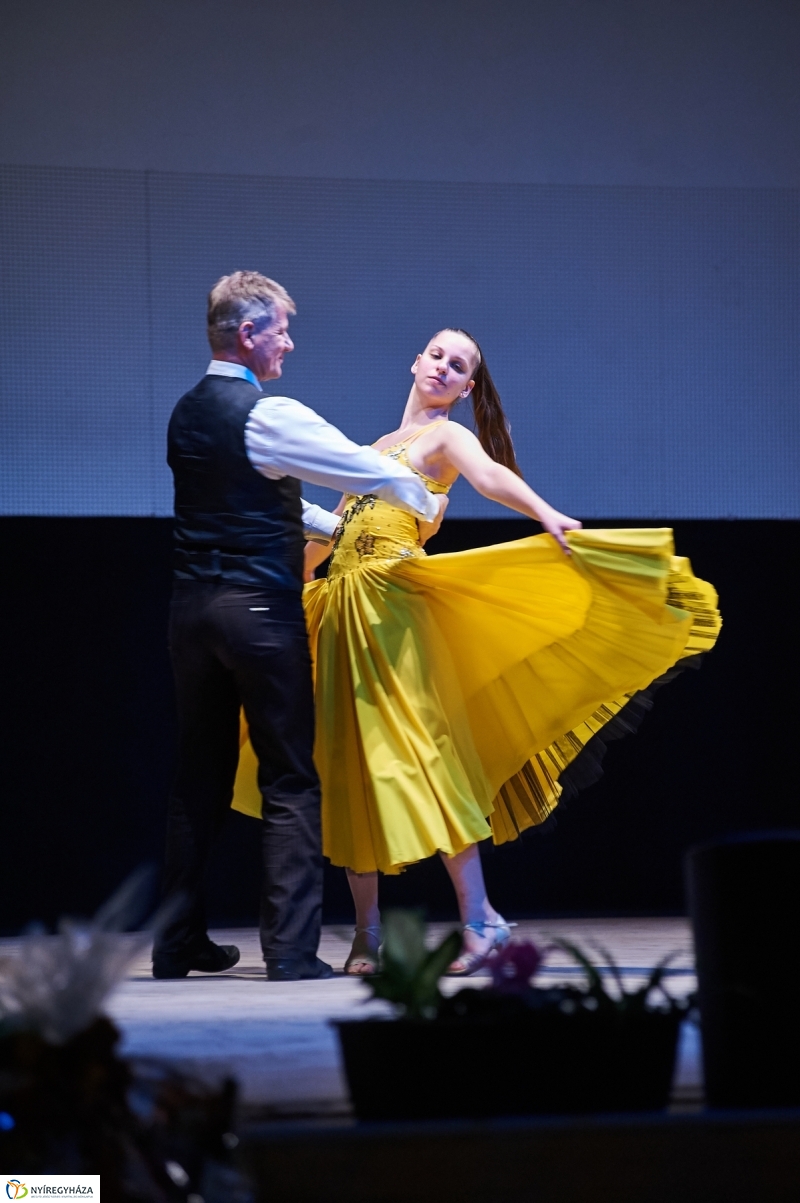 Bál az egyetemen - fotó Szarka Lajos