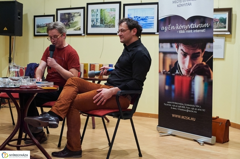 Költők egymás közt - fotó Szarka Lajos