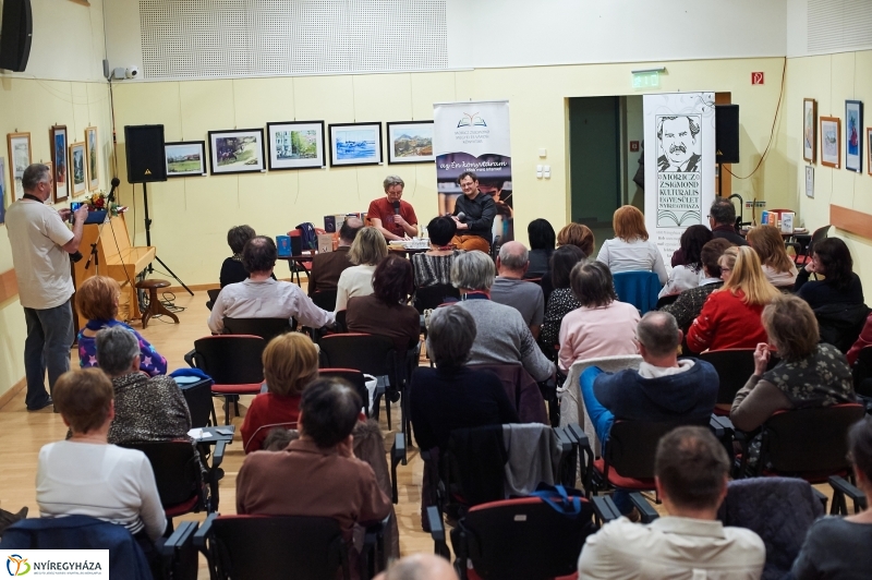 Költők egymás közt - fotó Szarka Lajos